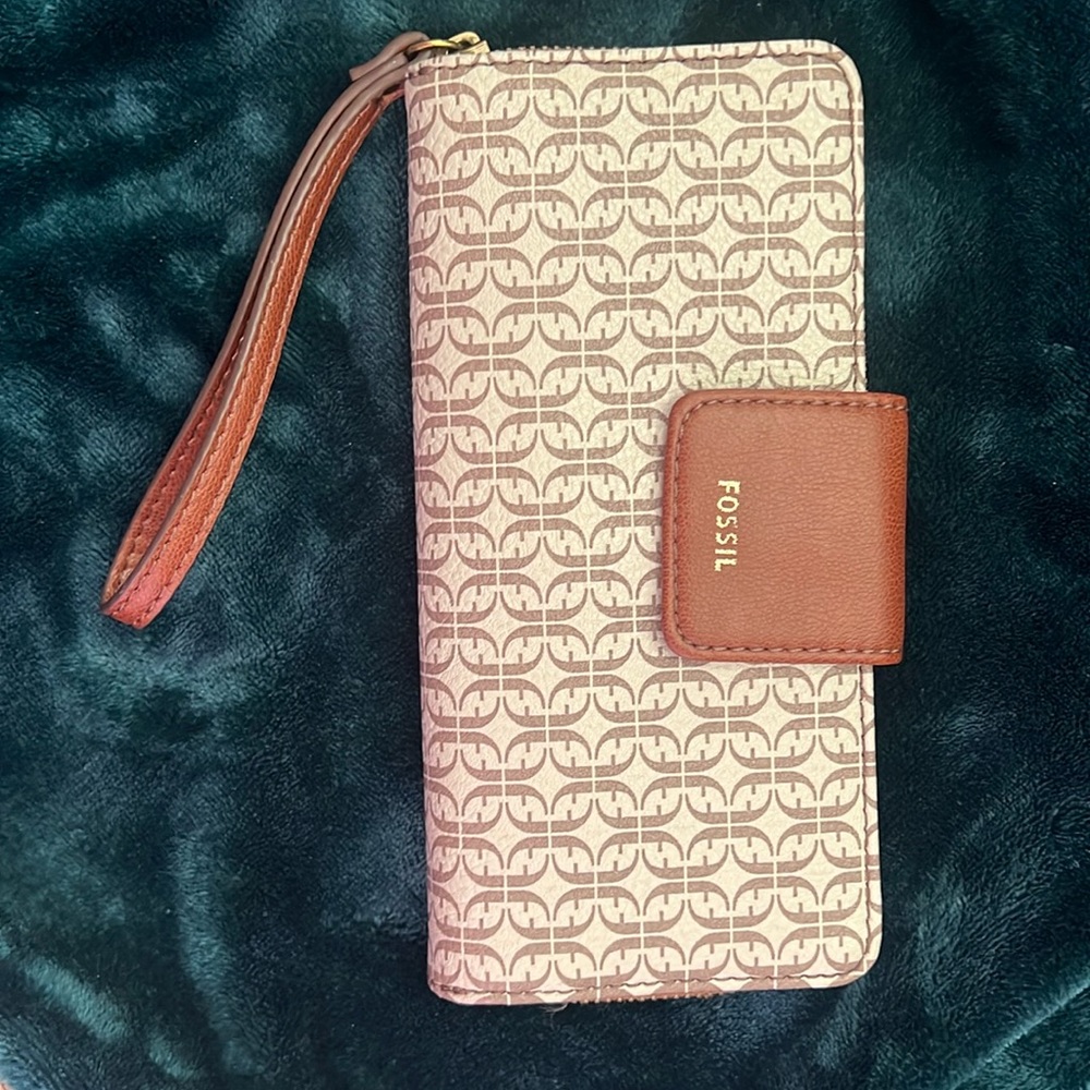 Fossil Madison Zip Clutch